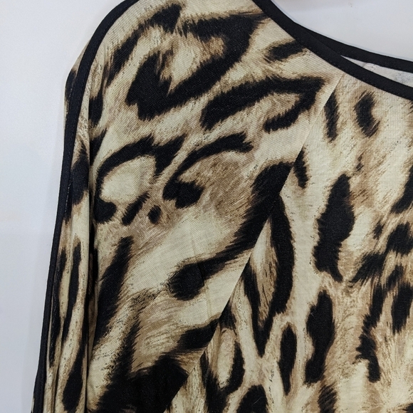 CHICO'S 3/4 Sleeve Leopard Print Top - Picture 6 of 8